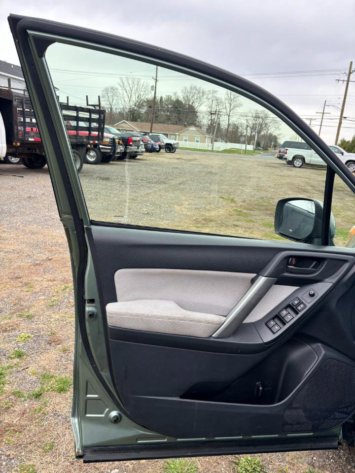 Used 2014 Subaru Forester 2.5i Premium w/ All-Weather Package image 21