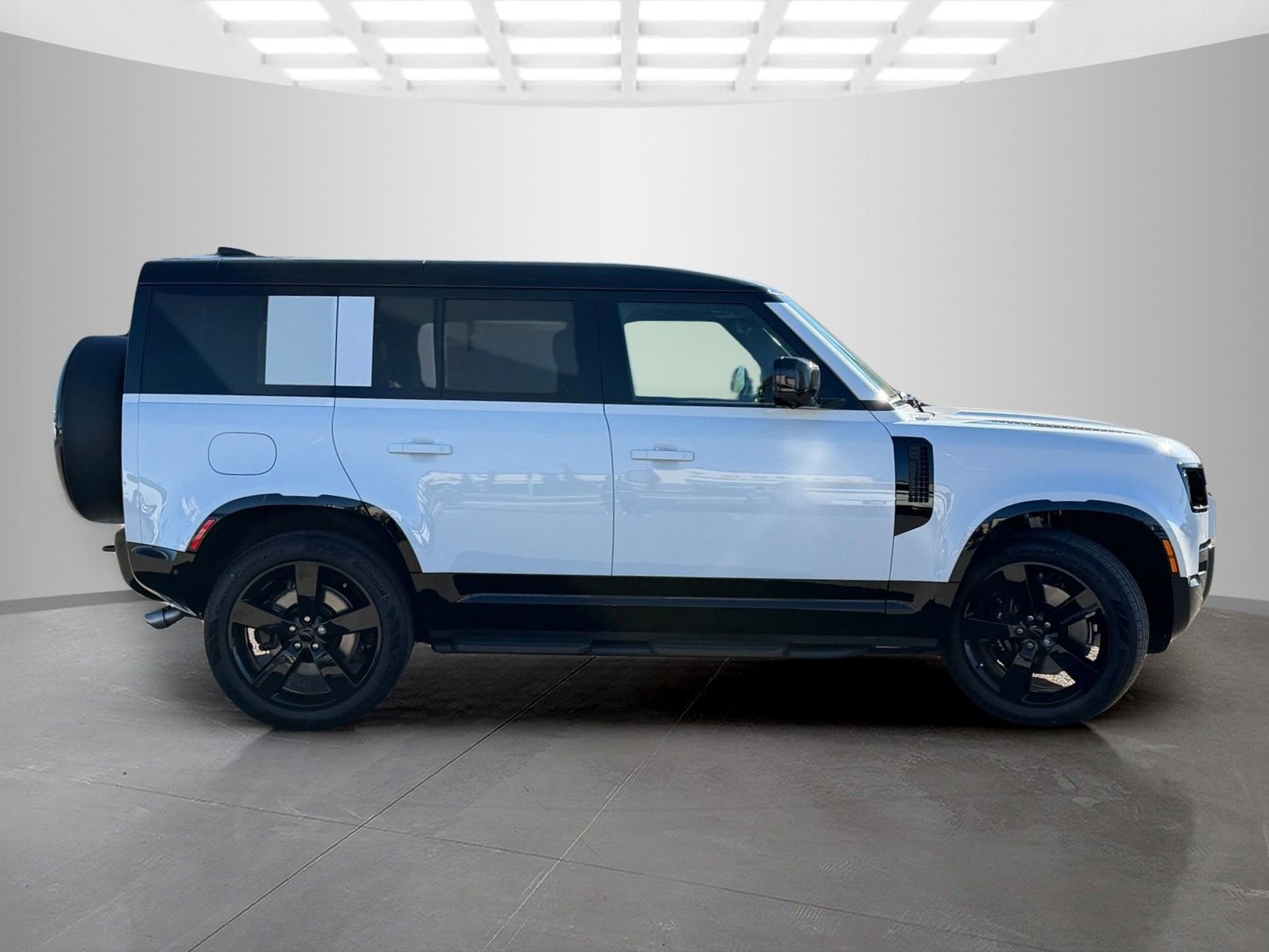 New 2026 Land Rover Defender 110 V8 image 4