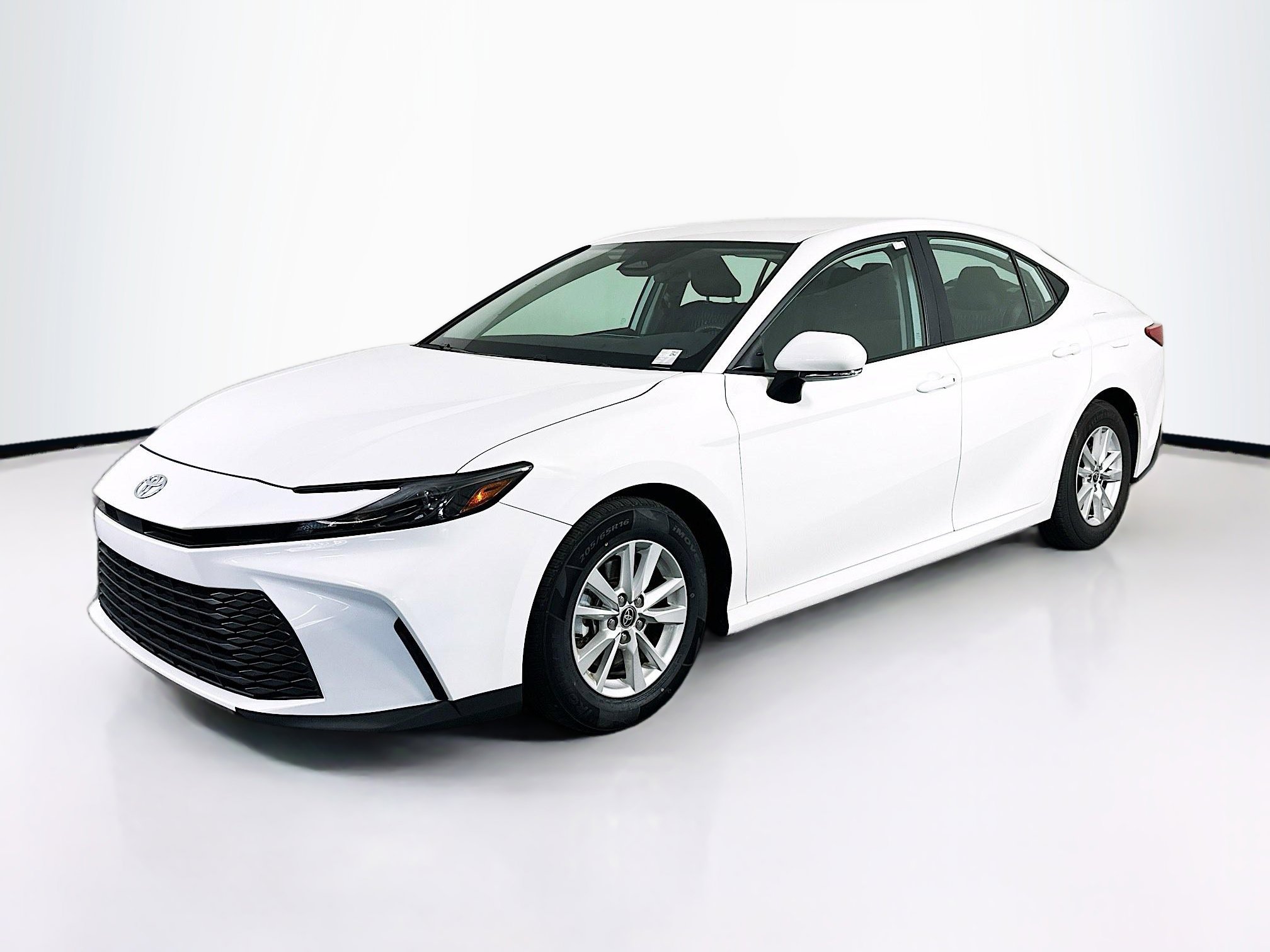 Used 2025 Toyota Camry LE image 3