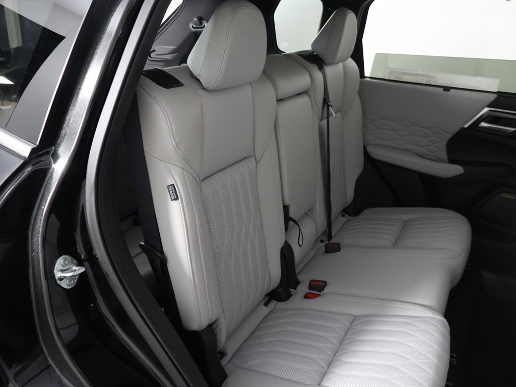 New 2025 Mitsubishi Outlander SEL image 38