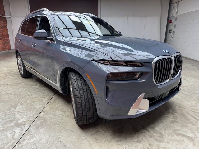 Used 2026 BMW X7 xDrive40i AWD/4WD image 7
