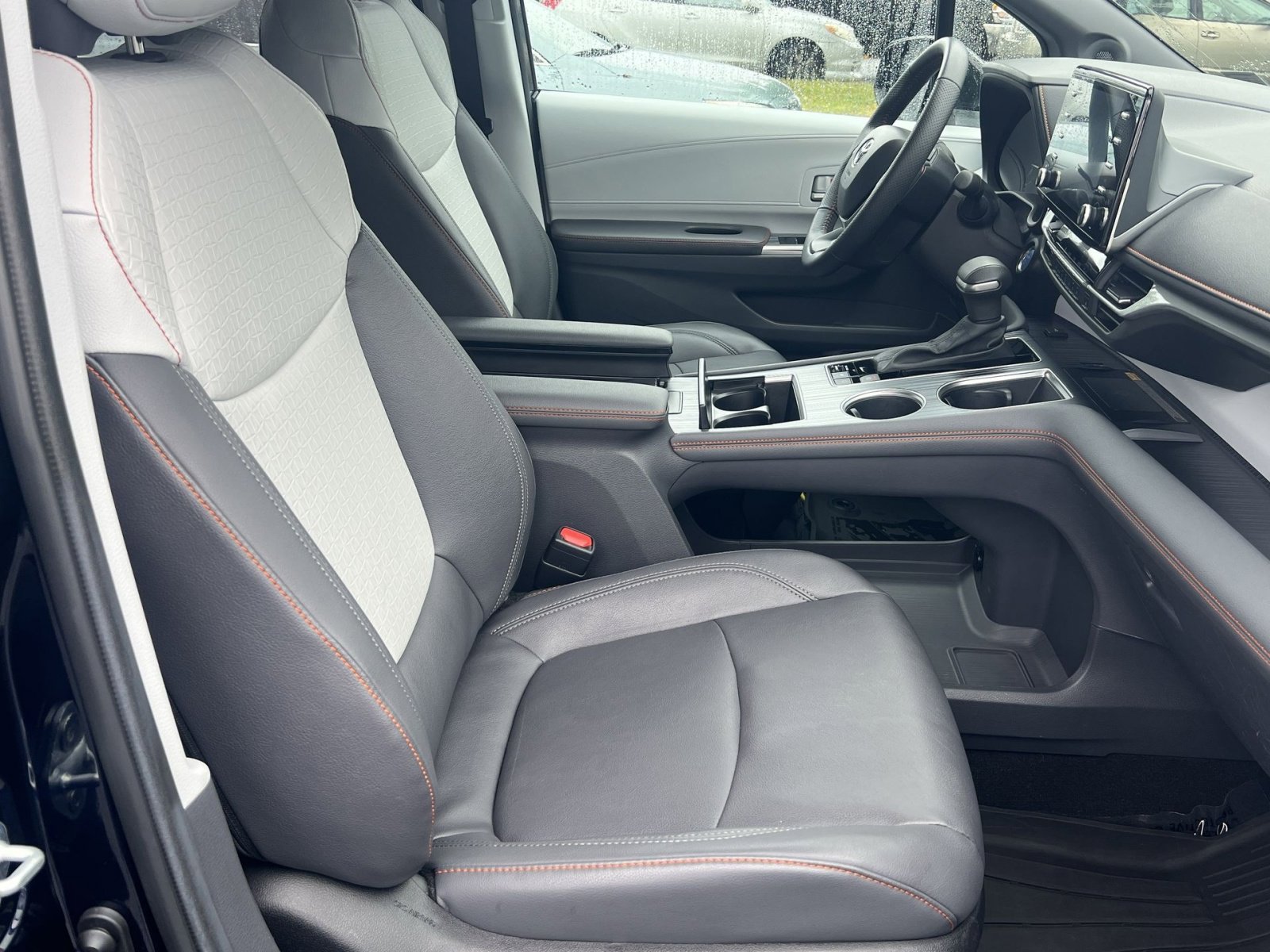 Used 2024 Toyota Sienna XSE w/ XSE Plus Package AWD/4WD image 30