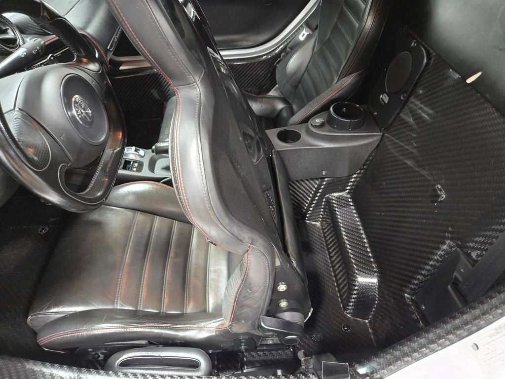 Used 2018 Alfa Romeo 4C Spider RWD image 34
