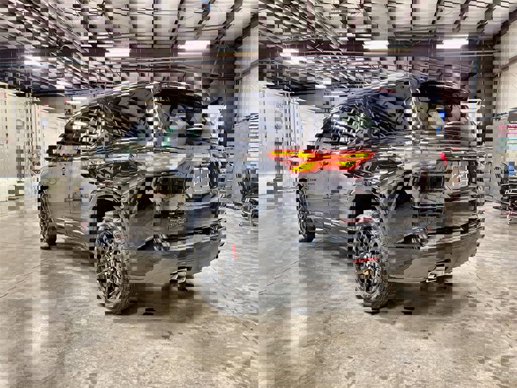 Used 2023 Chevrolet Traverse Premier w/ Redline Edition image 6