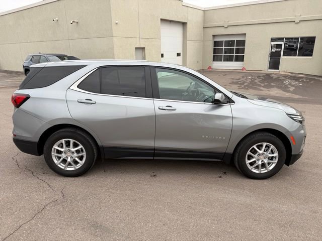 Used 2023 Chevrolet Equinox LT image 2