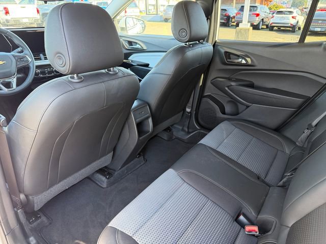 Used 2025 Chevrolet Trax LT w/ LT Convenience Package image 27