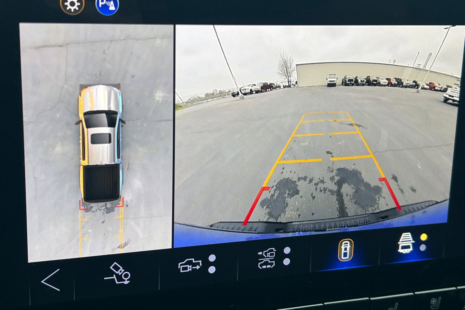 Used 2025 Chevrolet Colorado ZR2 w/ Technology Package image 19