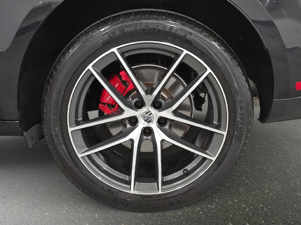 Certified 2024 Porsche Macan S AWD/4WD image 29