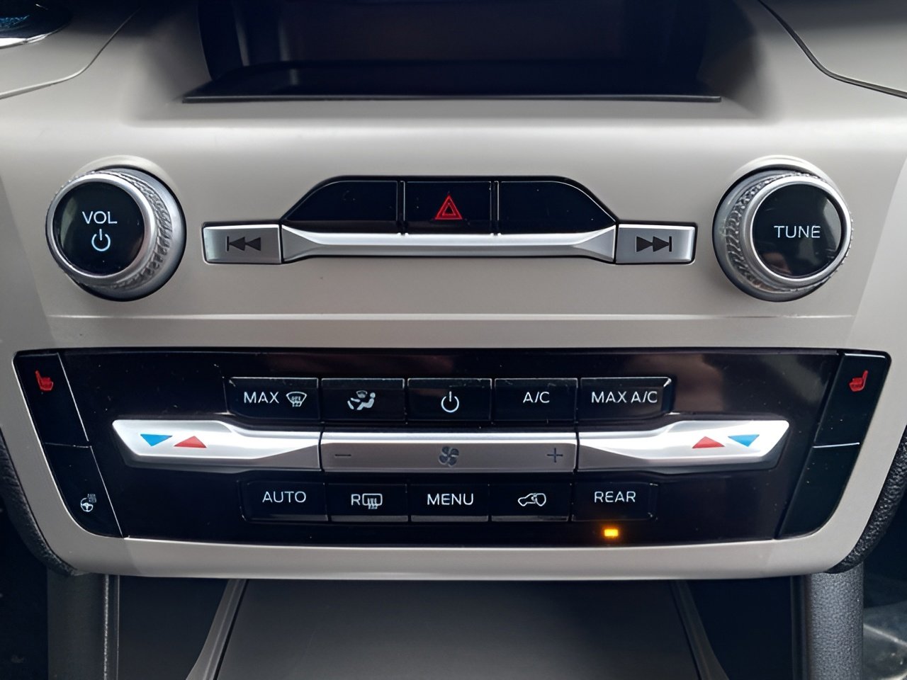 Used 2023 Ford Explorer XLT w/ Equipment Group 202A image 49