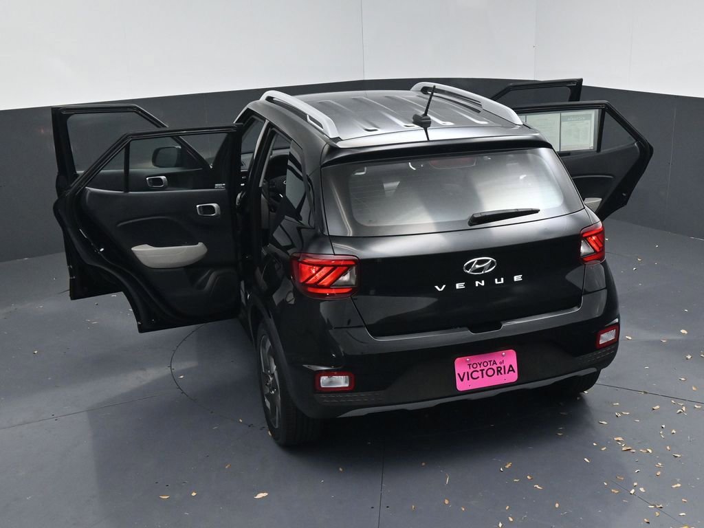 Used 2025 Hyundai Venue SEL image 23