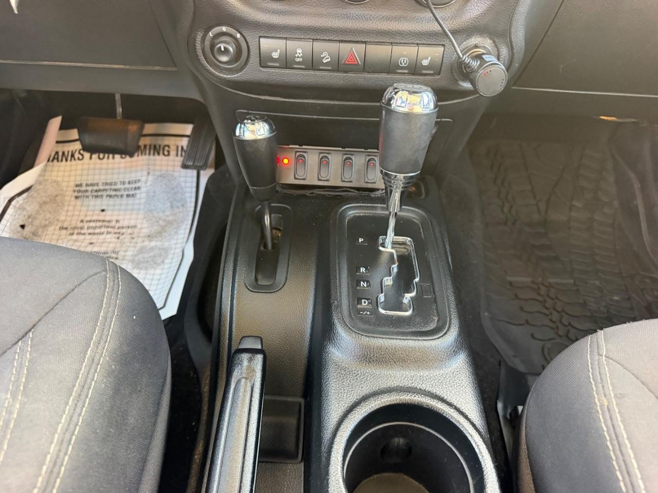 Used 2018 Jeep Wrangler Unlimited Sahara w/ Connectivity Group AWD/4WD image 16