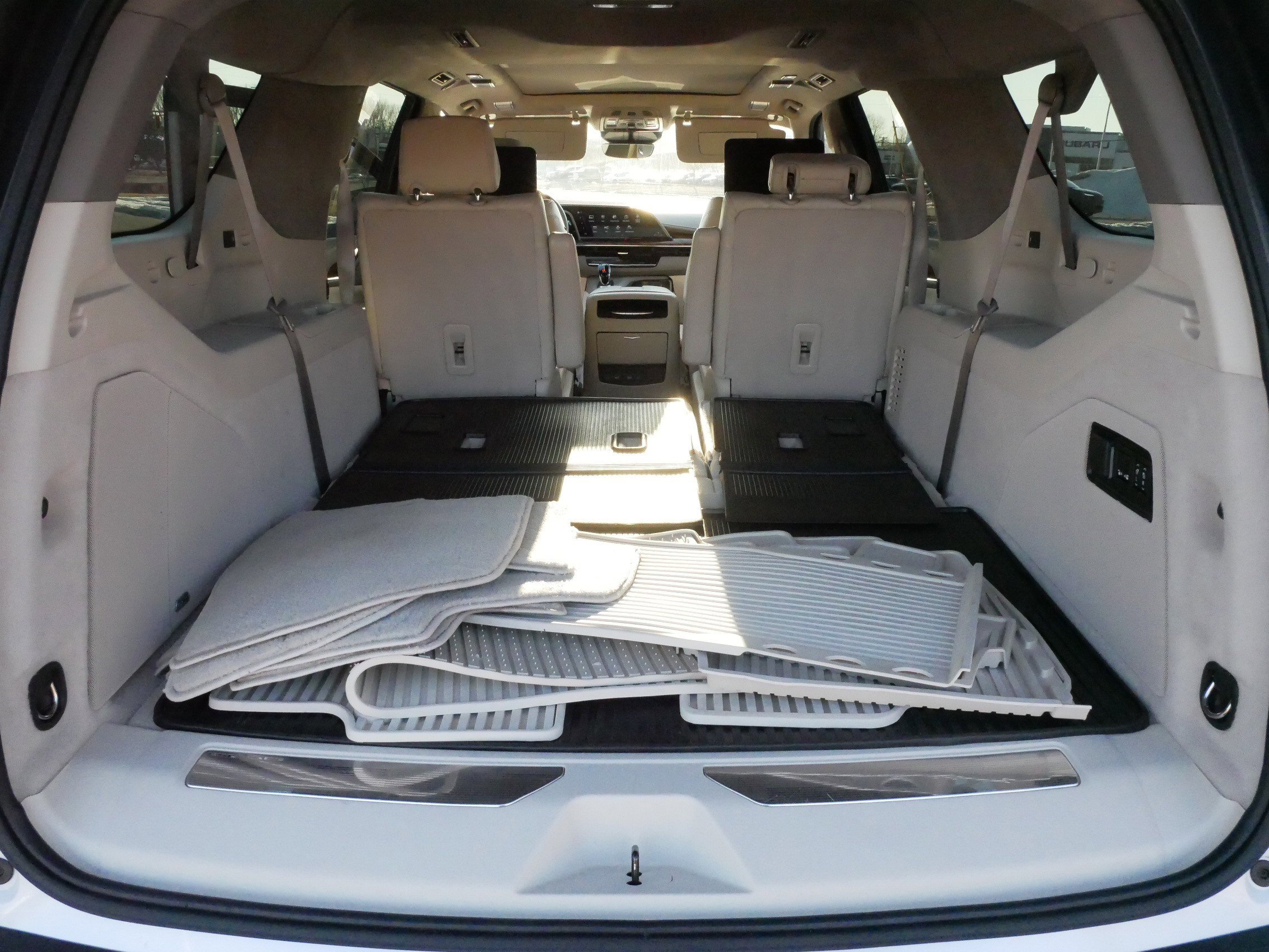 Certified 2024 Cadillac Escalade ESV Sport Platinum w/ LPO, ONYX Package image 18