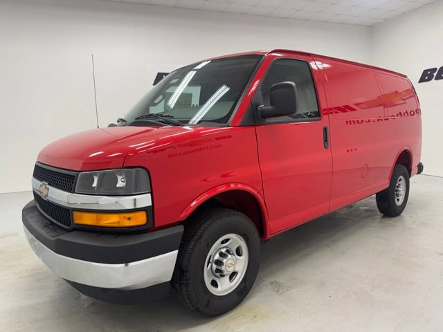New 2026 Chevrolet Express 3500 w/ Driver Convenience Package RWD video 1