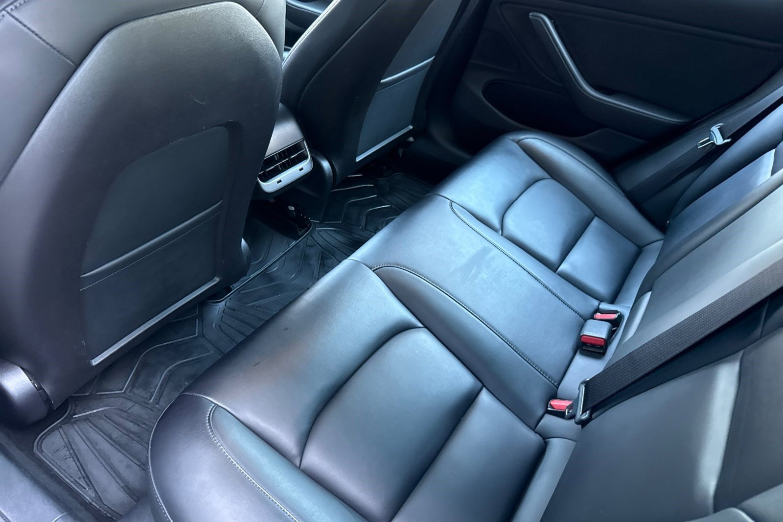 Used 2019 Tesla Model 3 Standard Range image 15