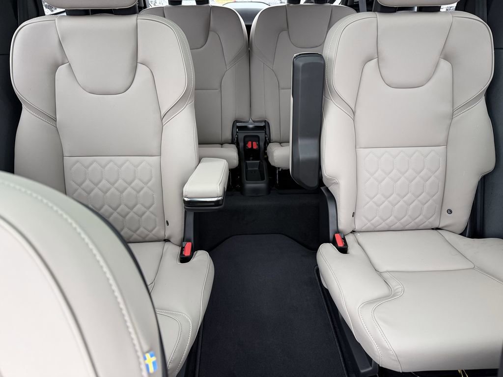 New 2026 Volvo XC90 B6 Plus image 10
