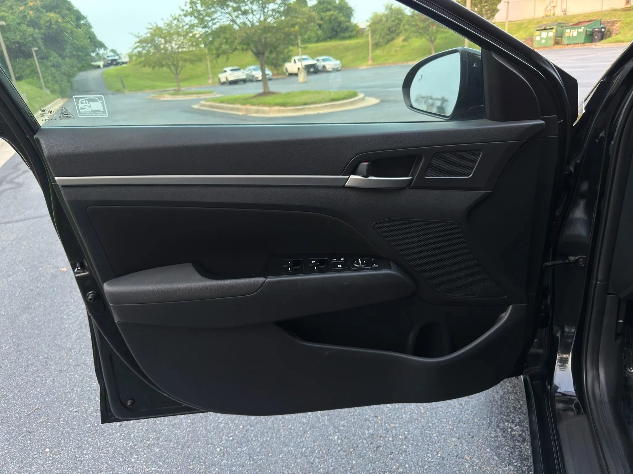 Used 2020 Hyundai Elantra SEL w/ Winter Weather Package image 17