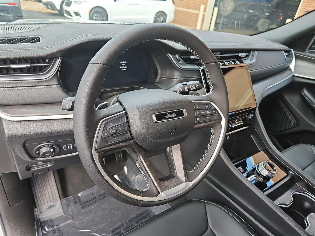 New 2025 Jeep Grand Cherokee Limited w/ Trailer Tow Package image 16