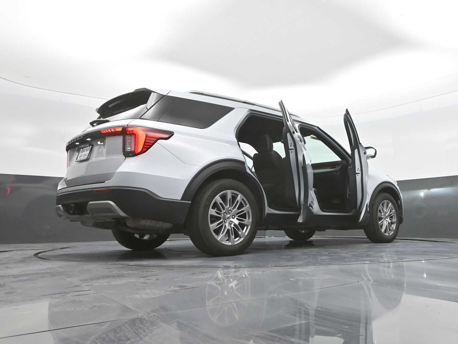 Certified 2025 Ford Explorer Platinum RWD image 53