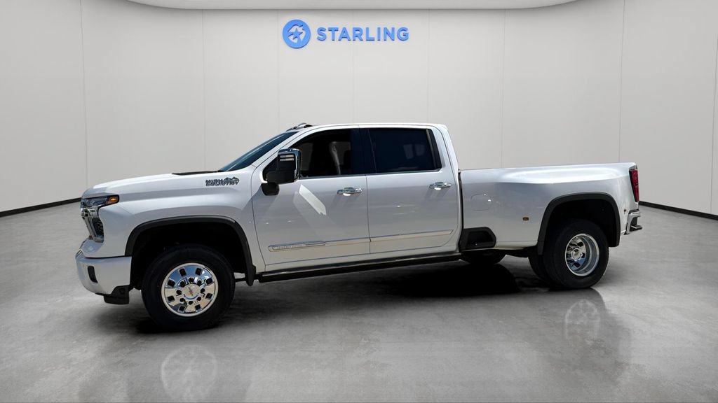 Certified 2024 Chevrolet Silverado 3500 High Country w/ High Country Premium Package AWD/4WD image 3