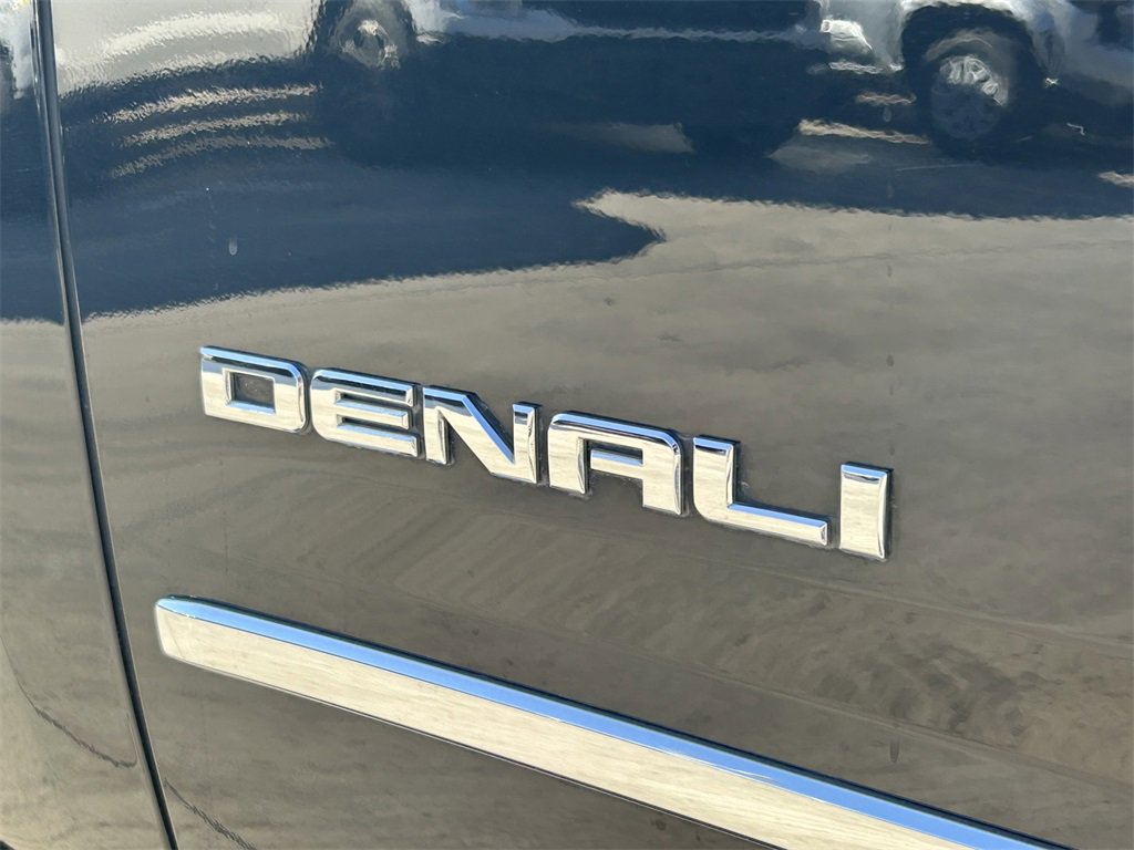 Used 2019 GMC Yukon Denali w/ Denali Ultimate Package image 17