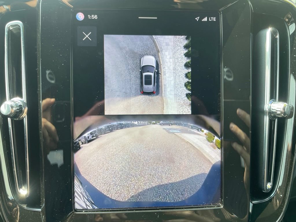 Certified 2025 Volvo XC40 B5 Plus AWD/4WD image 27