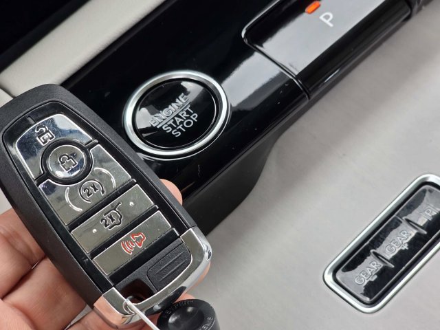 New 2026 Lincoln Navigator L Reserve w/ Jet Appearance Package AWD/4WD image 17
