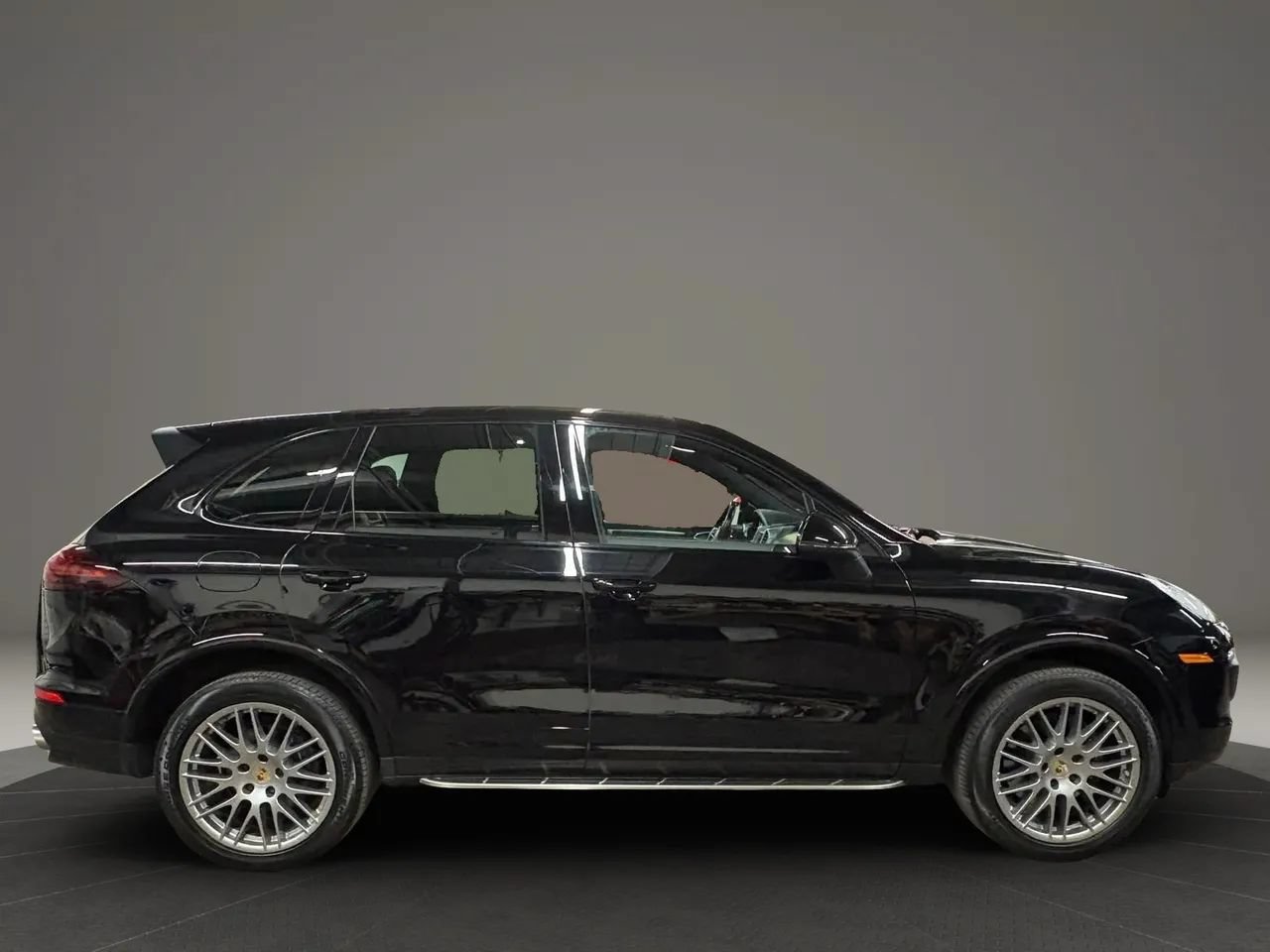 Used 2018 Porsche Cayenne Platinum Edition AWD/4WD image 6