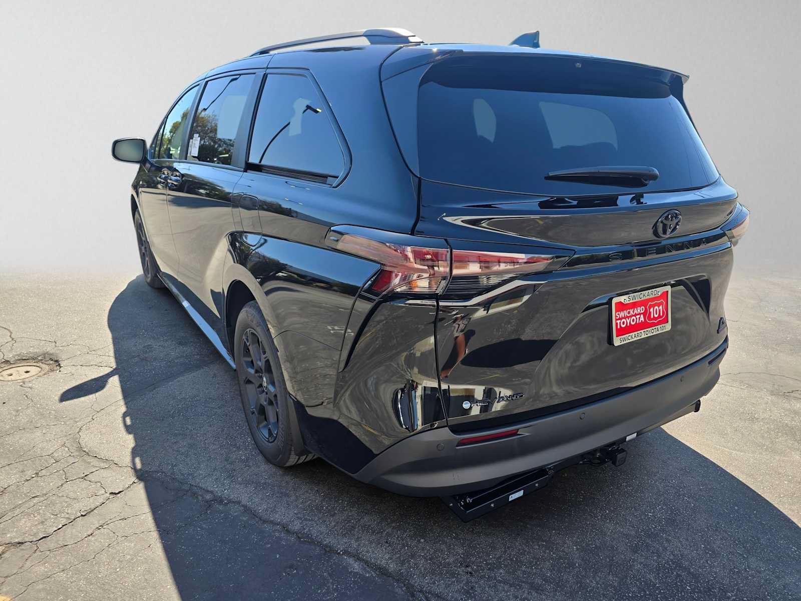 New 2026 Toyota Sienna XLE Woodland Edition AWD/4WD image 5