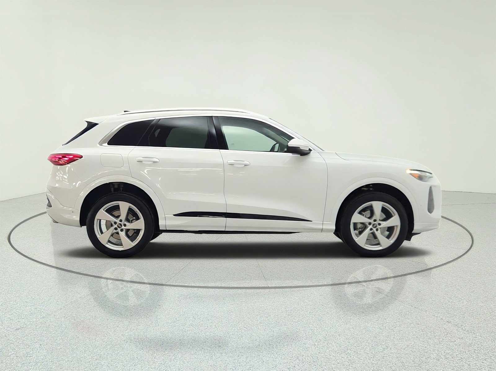 Used 2025 Audi Q5 Premium Plus w/ Premium Plus AWD/4WD image 4