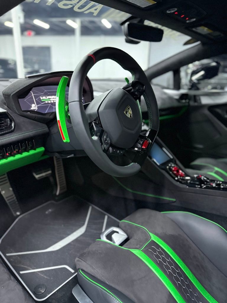 Used 2023 Lamborghini Huracan Tecnica RWD image 8