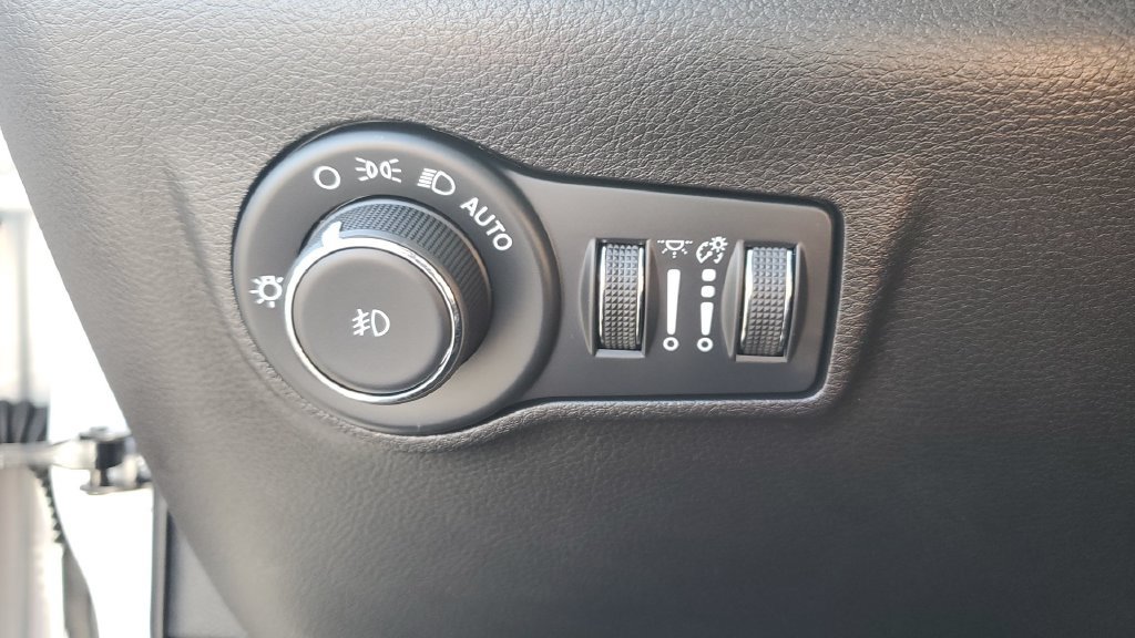 Used 2026 Jeep Compass Latitude AWD/4WD image 23