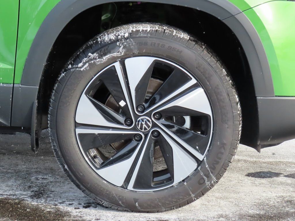 New 2026 Volkswagen Taos SE image 16