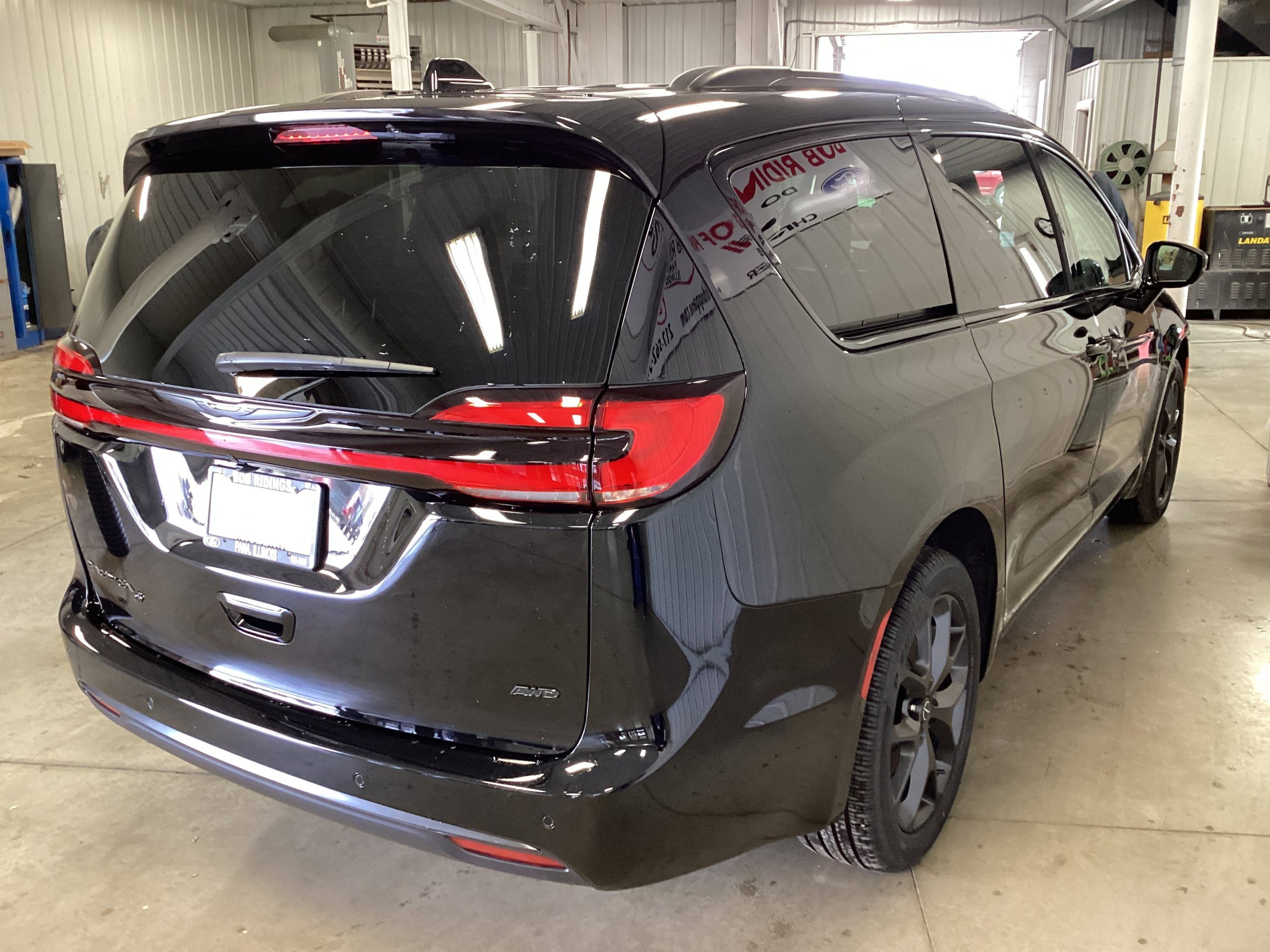New 2026 Chrysler Pacifica Select w/ S Appearance Package AWD/4WD image 7