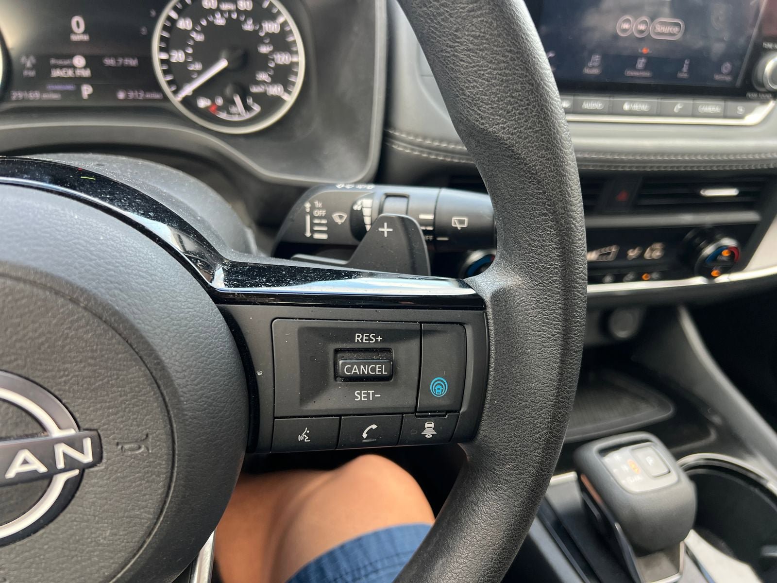 Used 2023 Nissan Rogue SV FWD image 30
