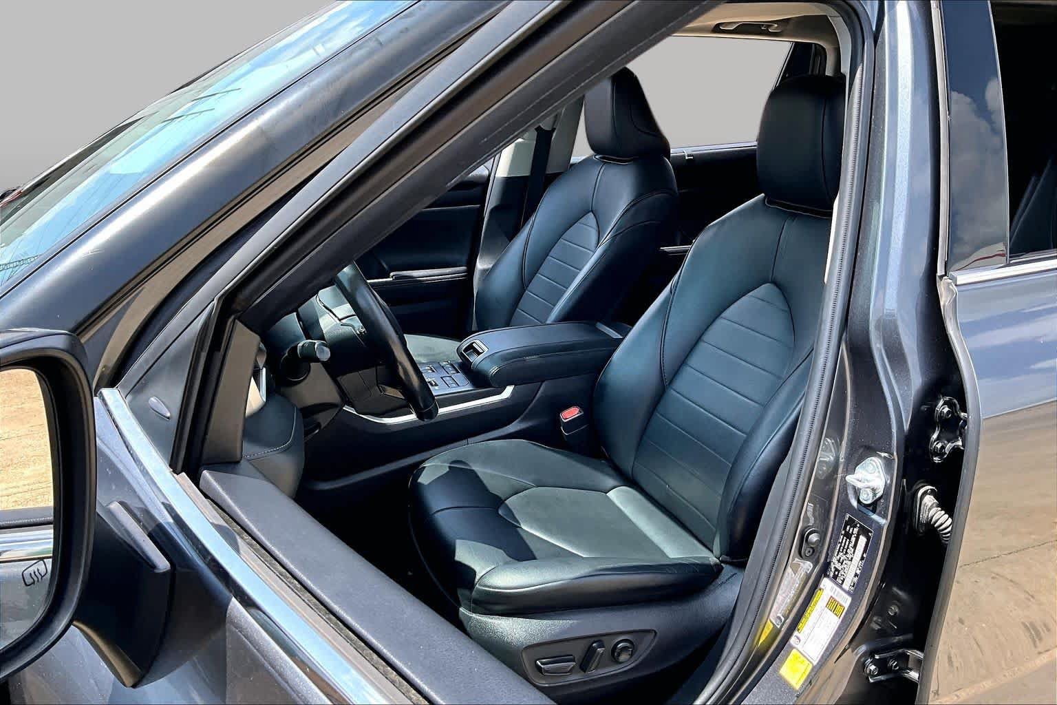 Used 2021 Toyota Highlander XLE AWD/4WD image 8