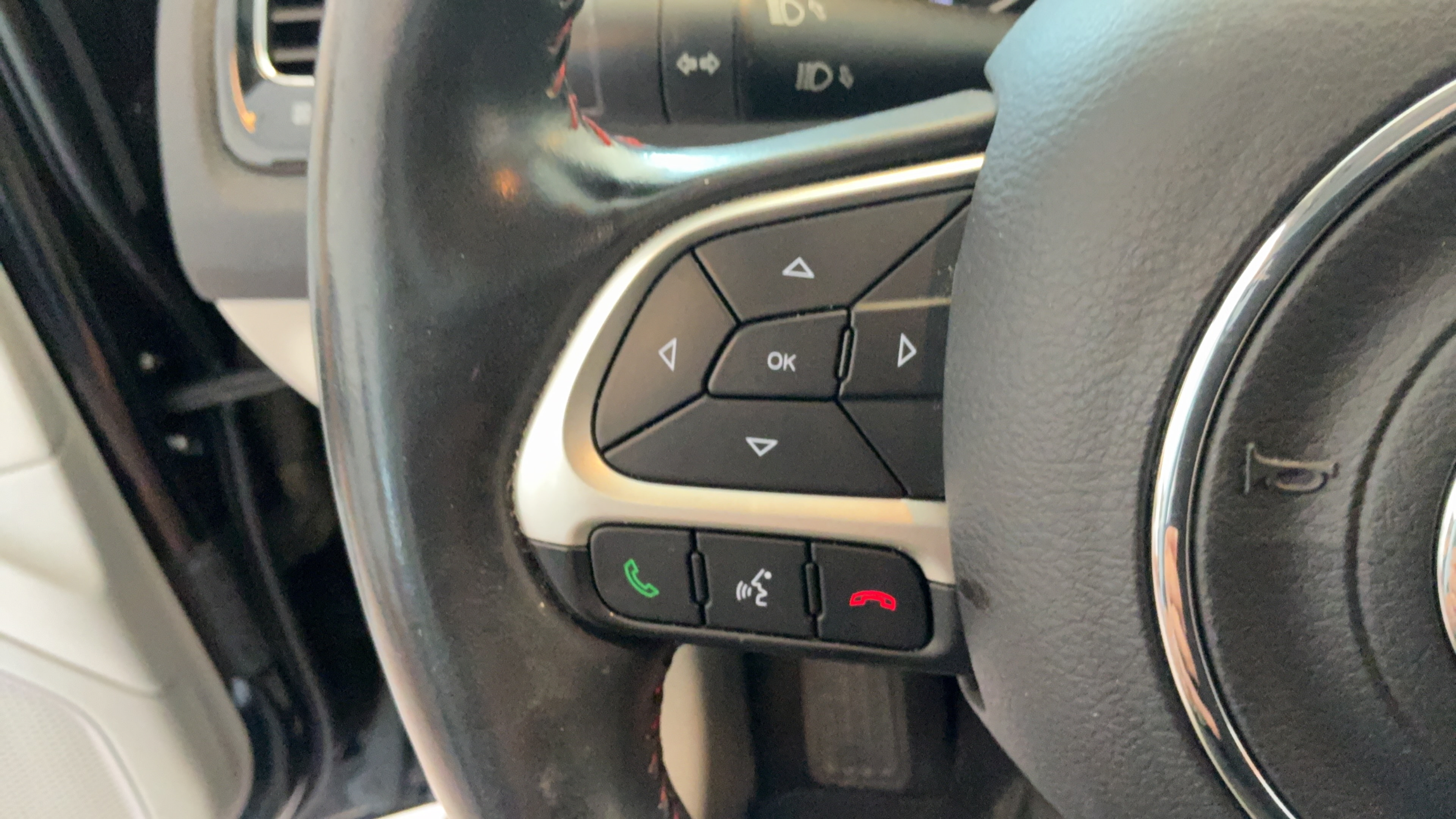 Used 2018 Jeep Compass Limited AWD/4WD image 12