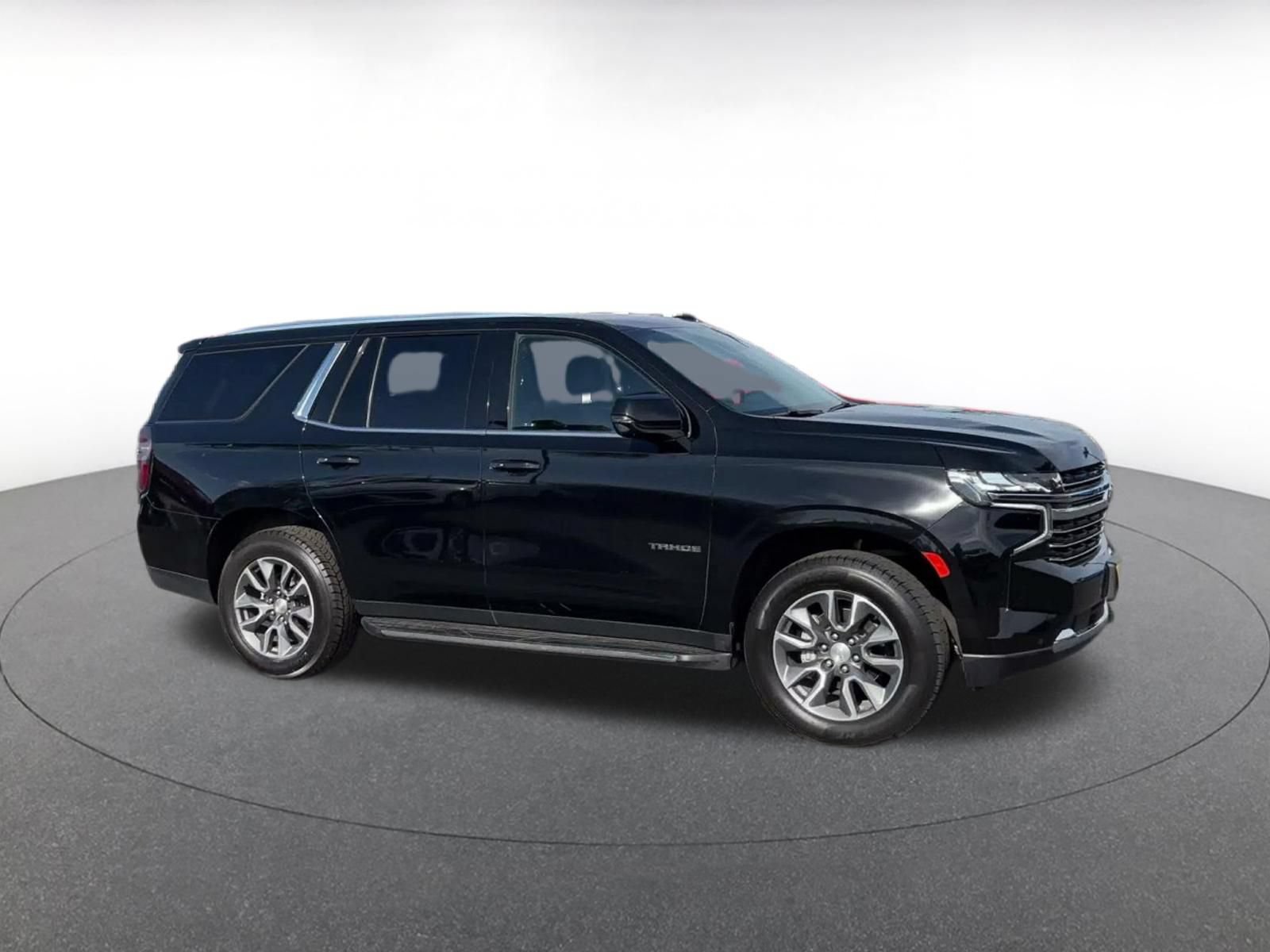 Used 2024 Chevrolet Tahoe LT w/ Luxury Package RWD image 2