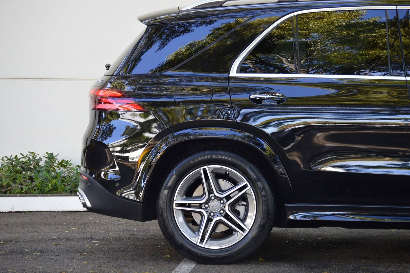 Used 2025 Mercedes-Benz GLE 53 AMG 4MATIC image 19