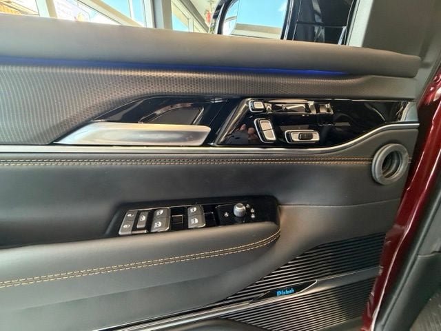 New 2026 Jeep Grand Wagoneer Summit AWD/4WD image 27