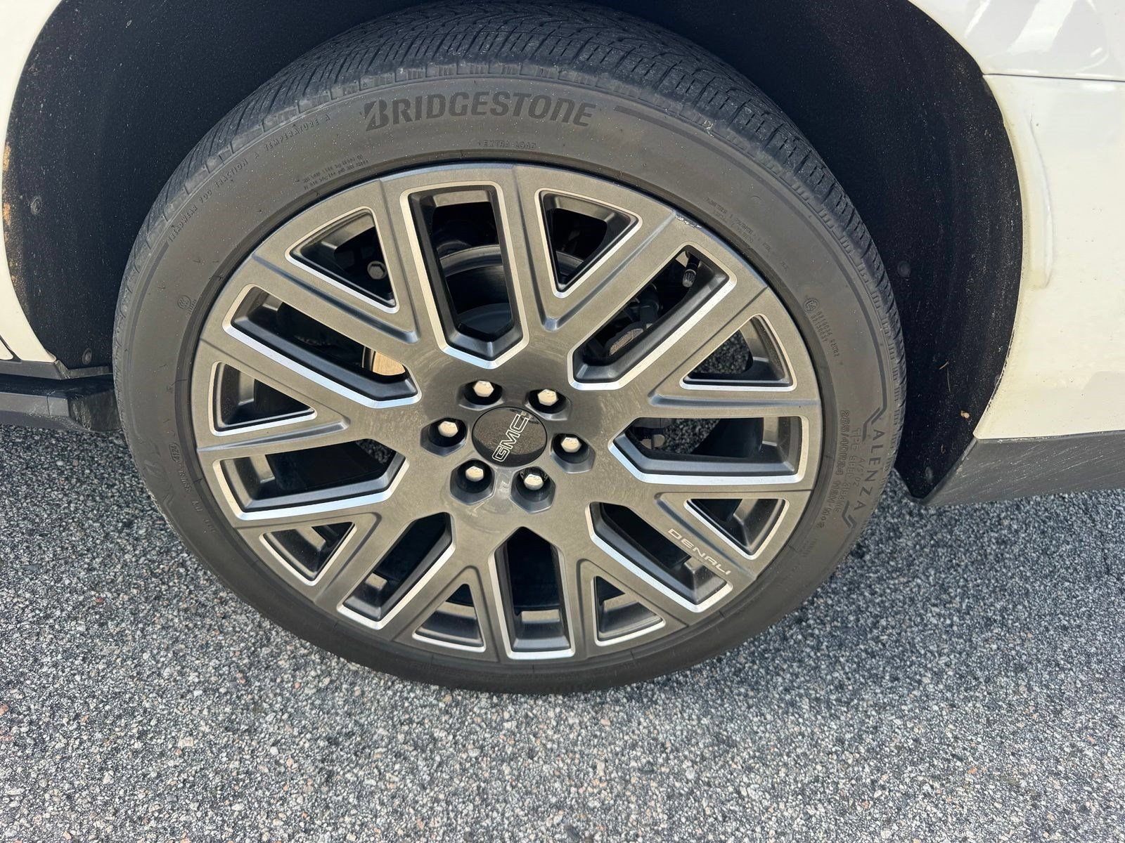 Certified 2025 GMC Yukon Denali Ultimate AWD/4WD image 33