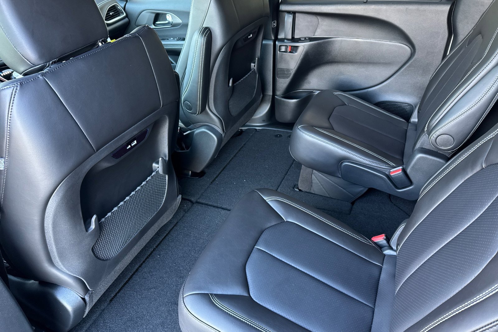 New 2026 Chrysler Pacifica Select w/ S Appearance Package image 11