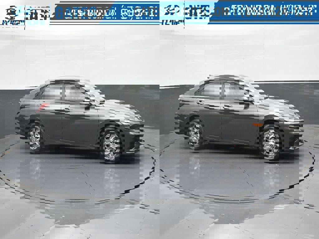 New 2025 Hyundai Elantra SE