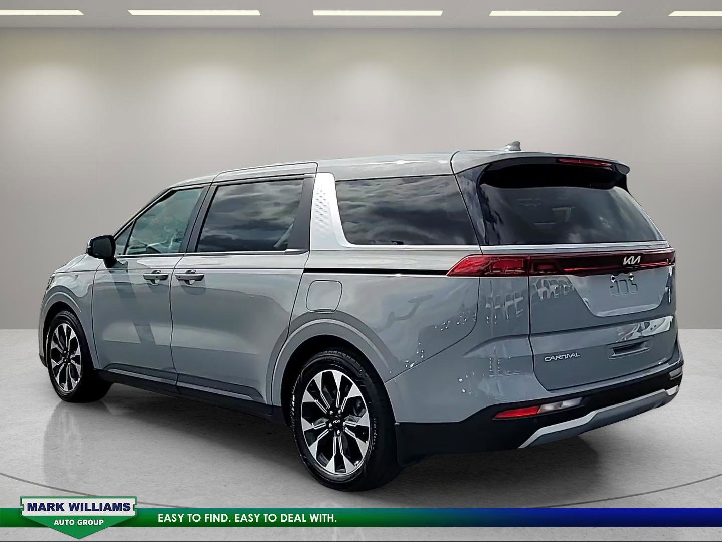 Used 2024 Kia Carnival EX image 5