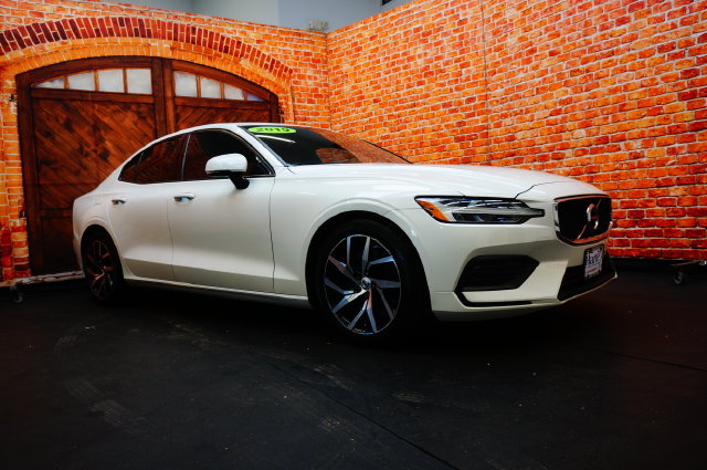 Used 2019 Volvo S60 T6 Momentum AWD/4WD image 3