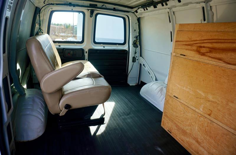 Used 2003 GMC Savana 1500 RWD image 8