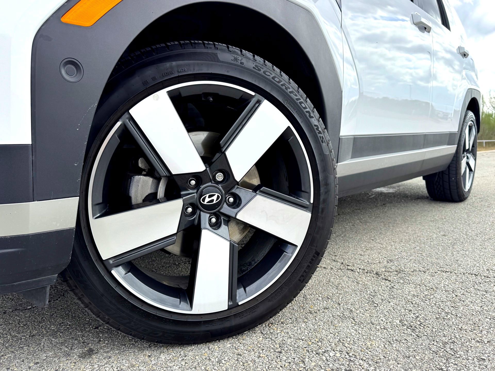 Used 2025 Hyundai Santa Fe Limited image 2