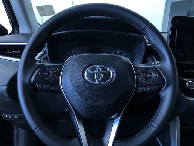 Used 2025 Toyota Corolla Cross LE image 17