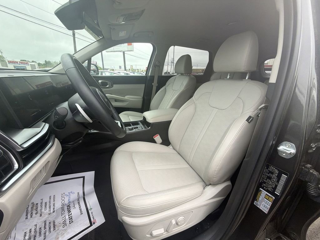 Used 2025 Kia Sorento EX AWD/4WD image 11