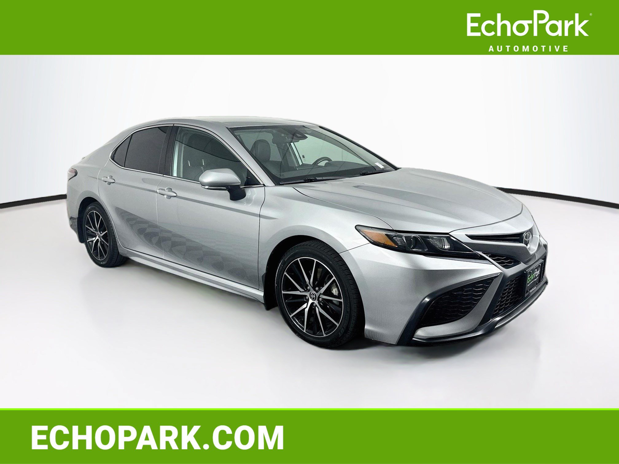 Used 2023 Toyota Camry SE FWD image 1