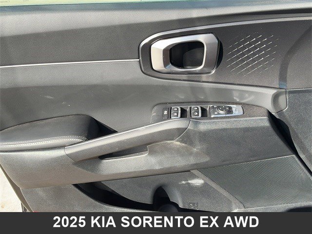 Certified 2025 Kia Sorento EX image 10